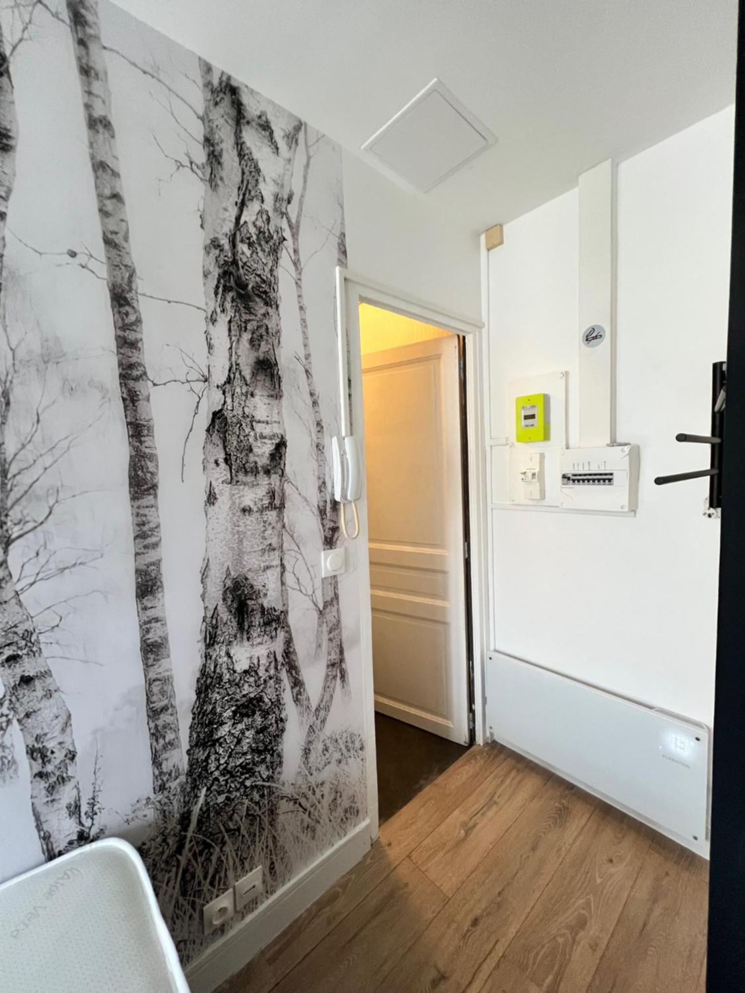 Batignolles, Montmartre 12m2 , Metro 13 Et 14 Appartement Paris