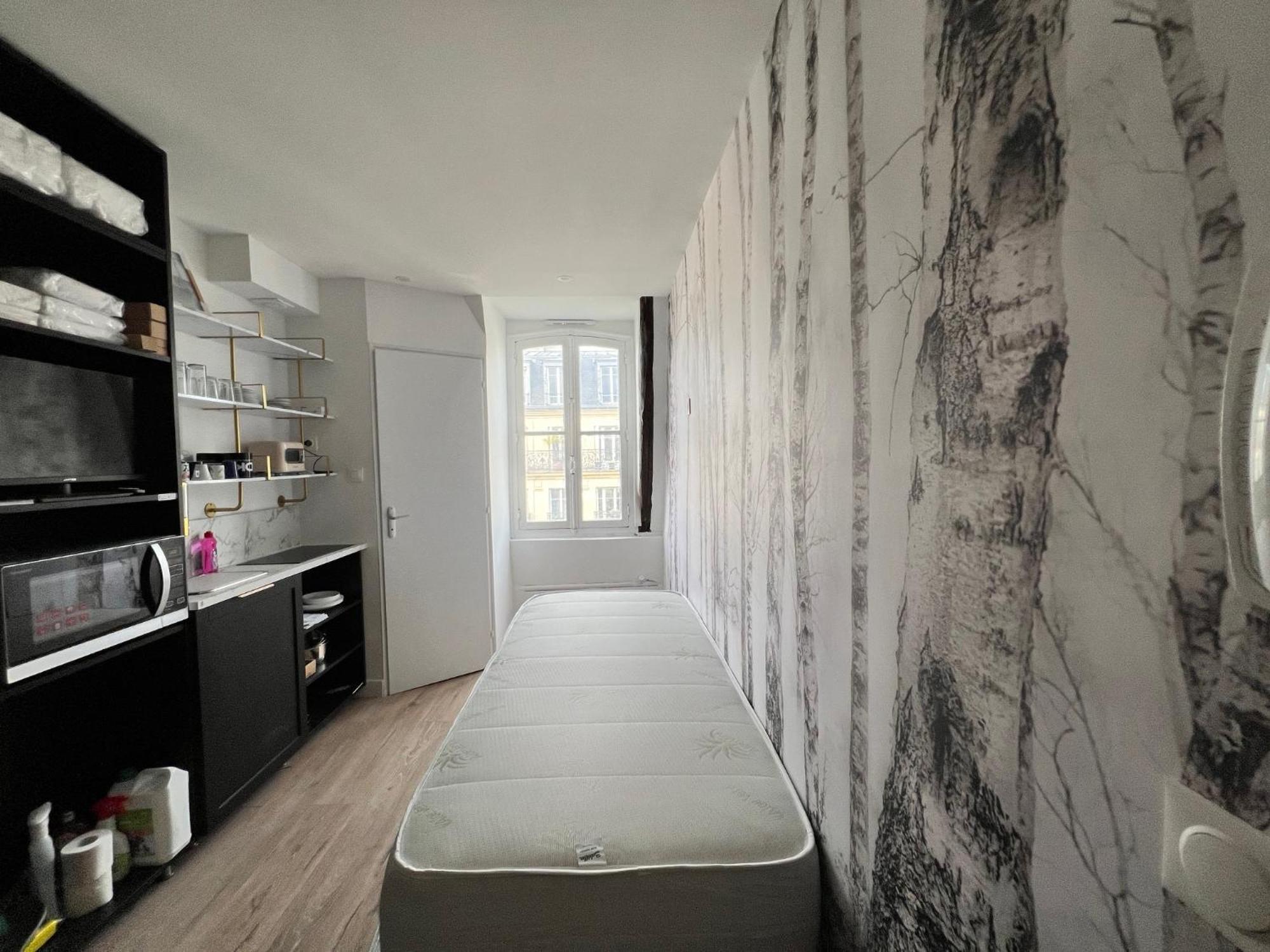 Batignolles, Montmartre 12m2 , Metro 13 Et 14 Appartement Paris